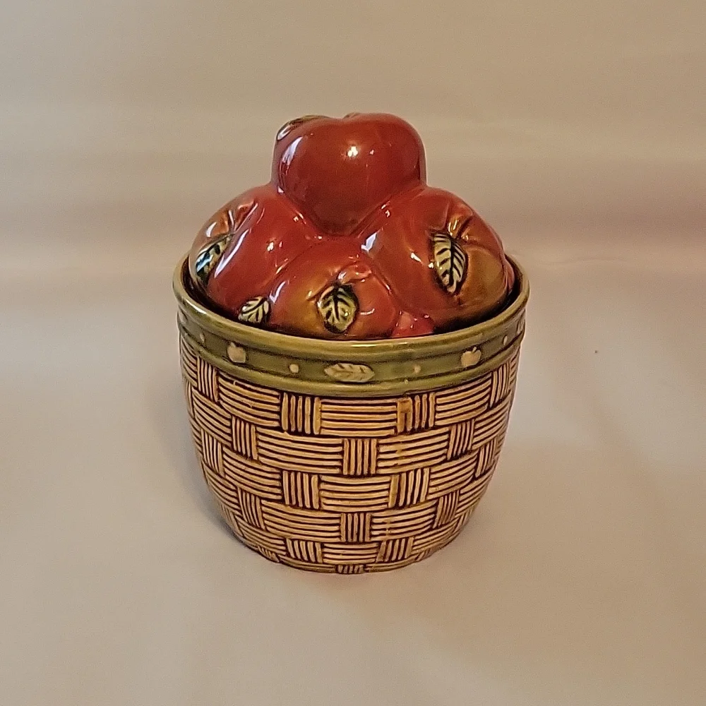 Vintage Basket of Apples Canister